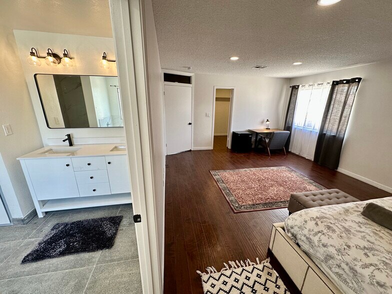 Building Photo - 4329 Murillo St