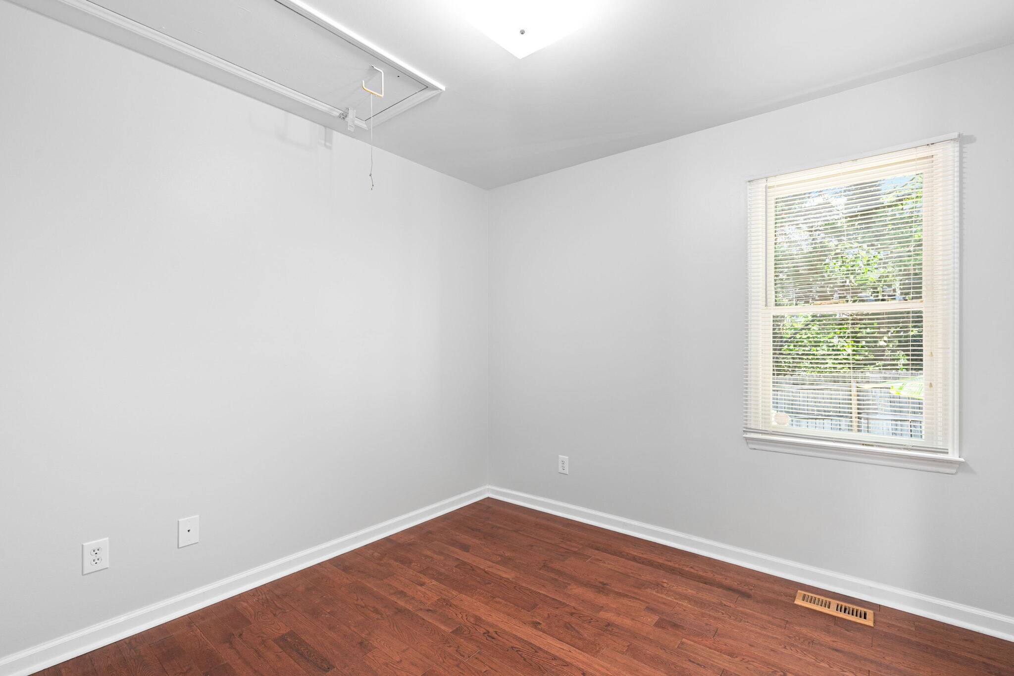 Building Photo - 2912 Enson Pl