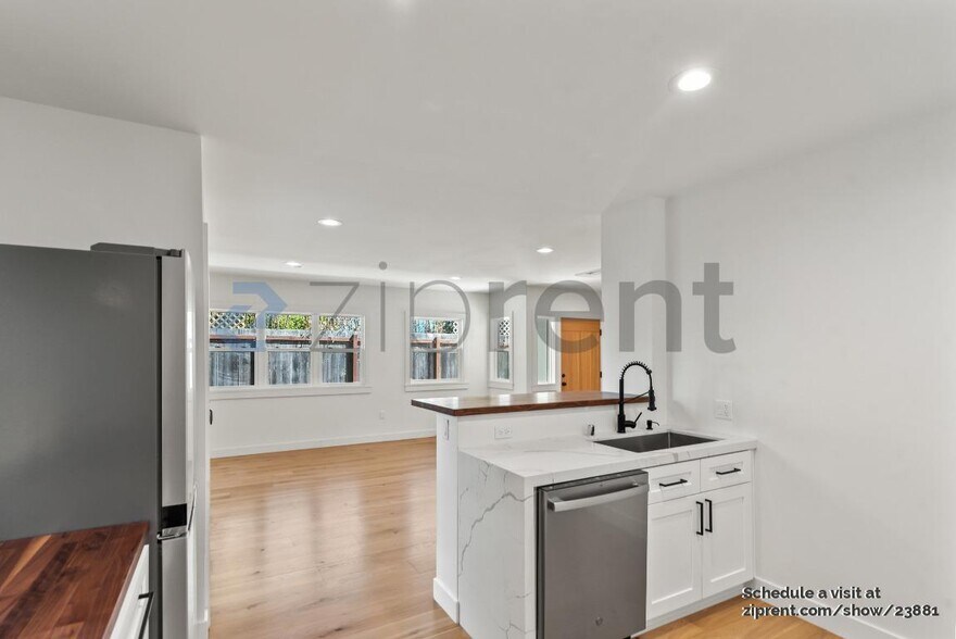 Building Photo - 912 61st St