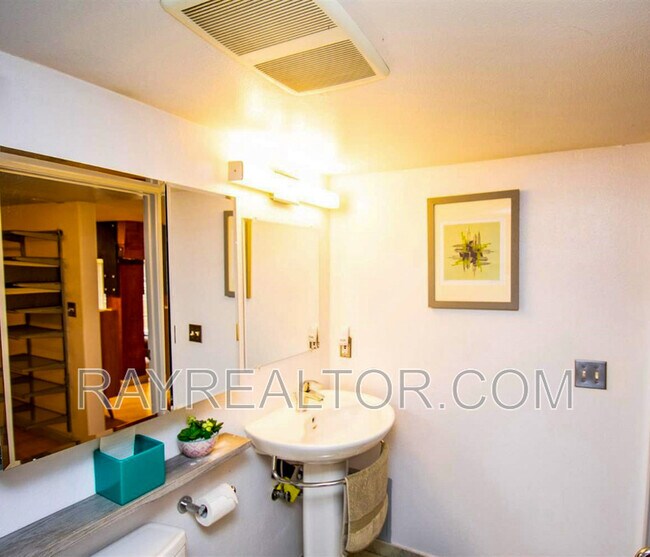 Building Photo - 18 Lansing St