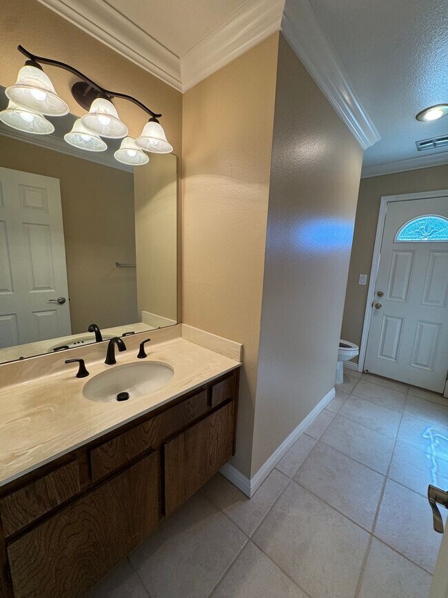 Building Photo - Prime Cul-de-Sac Location with Expansive Backyard