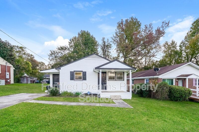 Primary Photo - 1615 Eastwood Ave