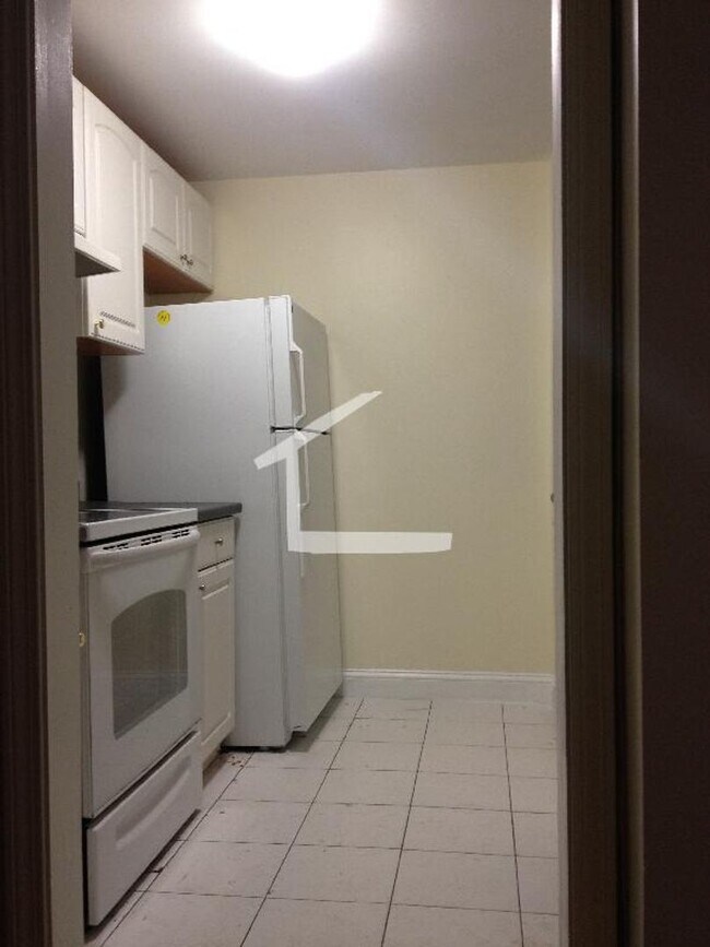 Building Photo - No Brokers Fee Convenient Brookline Location.Eat-in Kitchen, Laundry on a Site