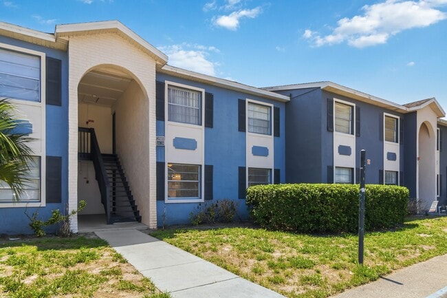 Building Photo - 2569 N Alafaya Trail