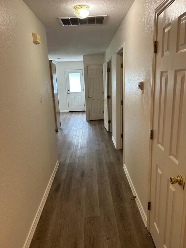 Building Photo - 2920 W Parnell St