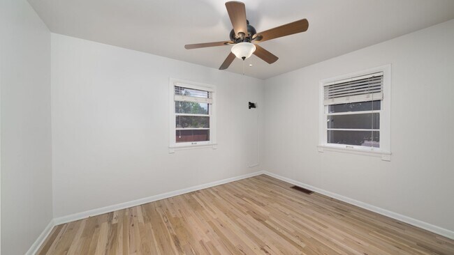 Building Photo - Charming ranch home in prime Patty Jewett ...