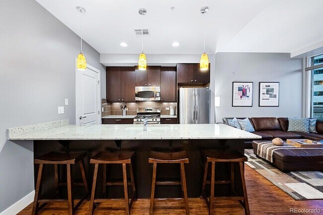 Building Photo - 2001 Lincoln St