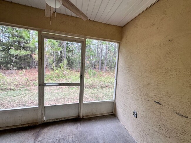 Building Photo - 56 Wheatfield Dr