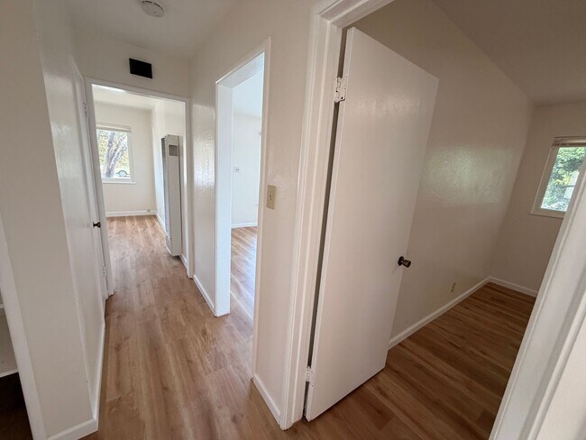 Building Photo - BRIGHT & SPACIOUS 2 BEDROOM/1 BATH AVAILABLE TO RENT IN LIVERMORE CA!!!!