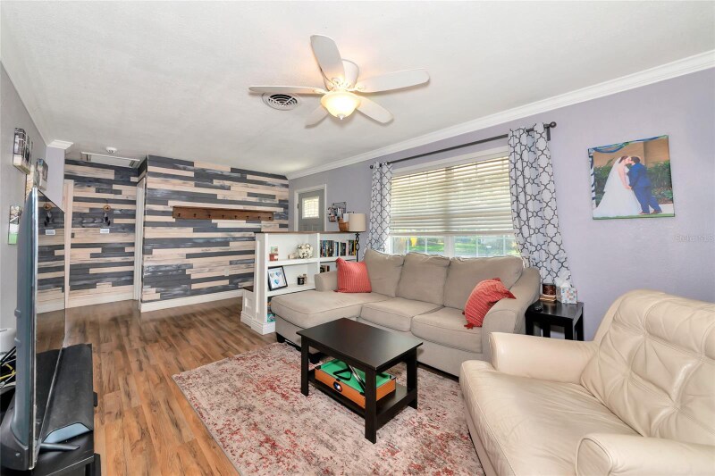 Building Photo - 2004 19th St W