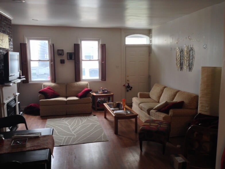 Building Photo - 147 S 16th St