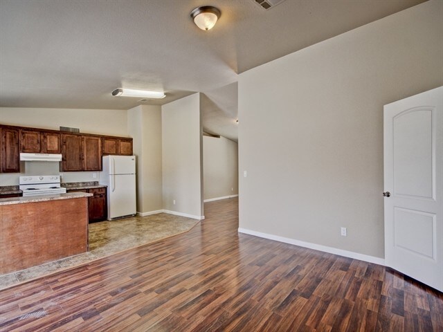 Building Photo - 10930 W Montecito Ave