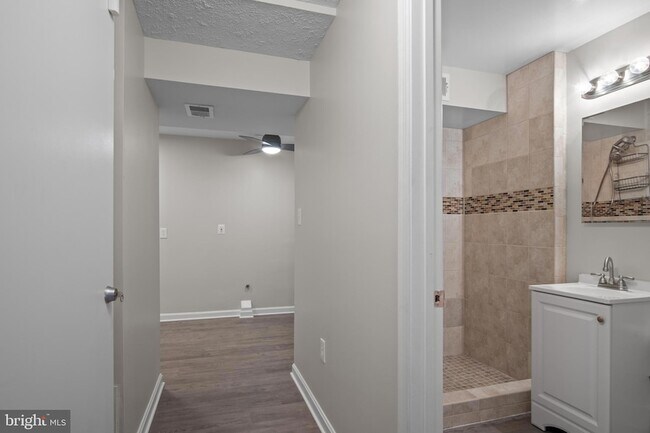 Building Photo - 3390 Longbow Ct