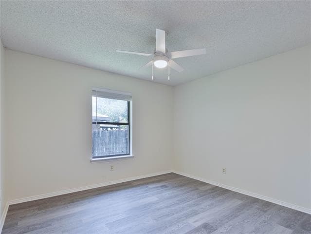 Building Photo - 705 Oak Ln