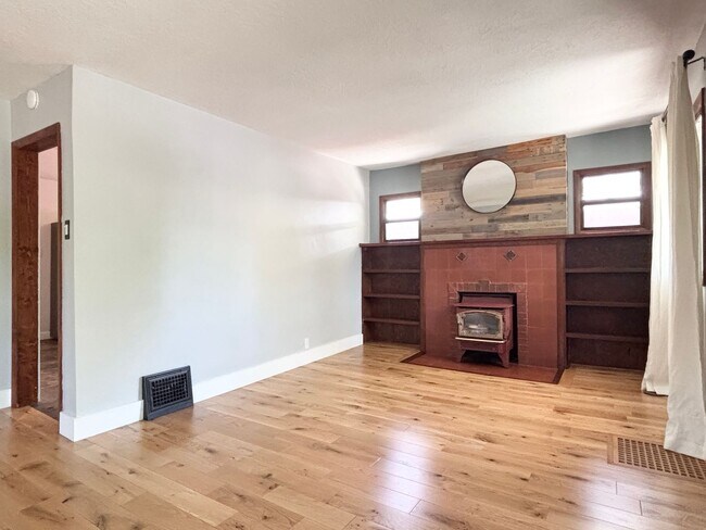 Building Photo - 631 Downington Ave S