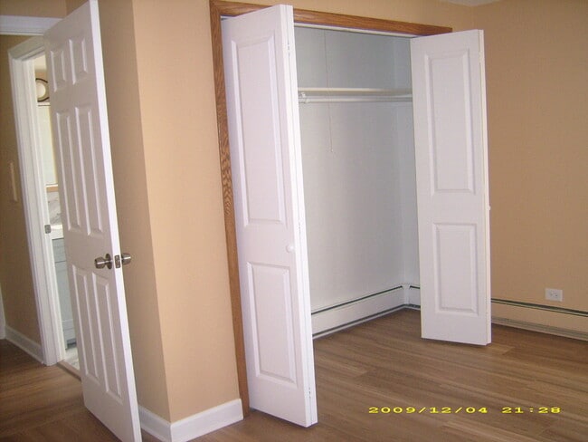 Building Photo - 7019 W Irving Park Rd