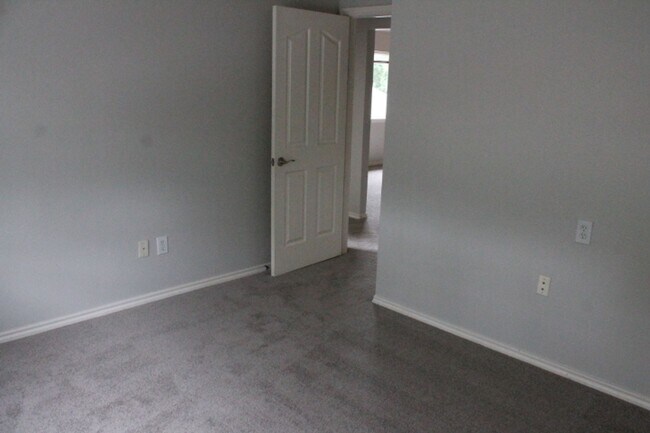 Building Photo - 3623 Rodale Way
