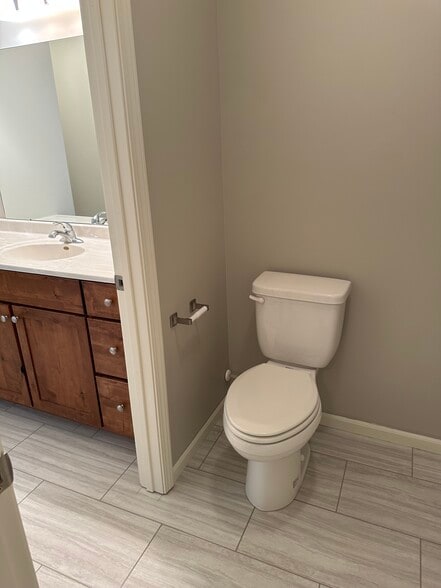 Building Photo - 208 25th St SE