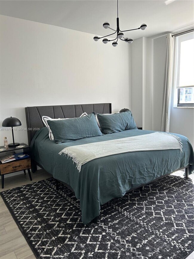 Building Photo - 999 SW 1st Ave