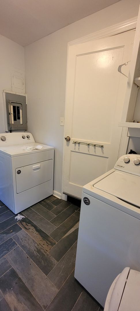 Building Photo - 8908 Mapleton Rd