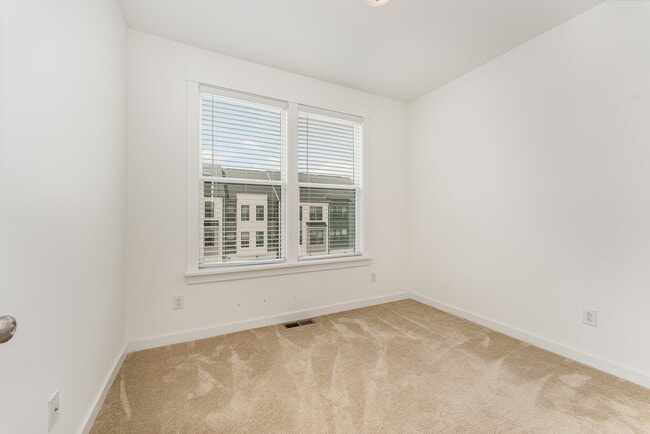 Building Photo - Cornerstone Townes