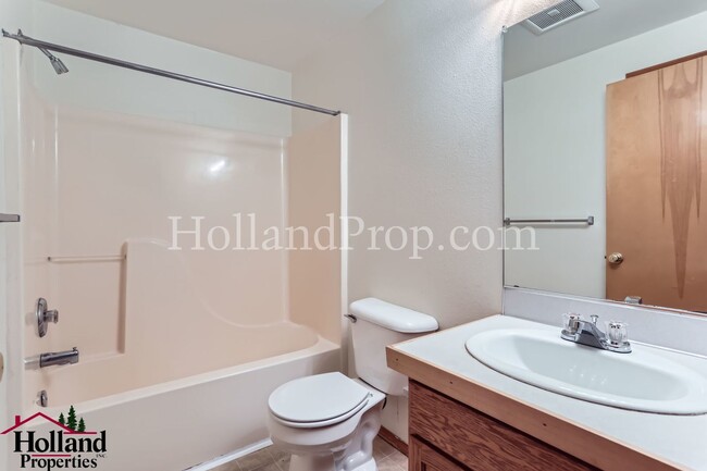 Building Photo - Cozy Comfort in Beaverton – 3-Bed, 2.5-Bat...