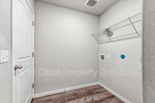 Building Photo - 1708 Burgundy Dr