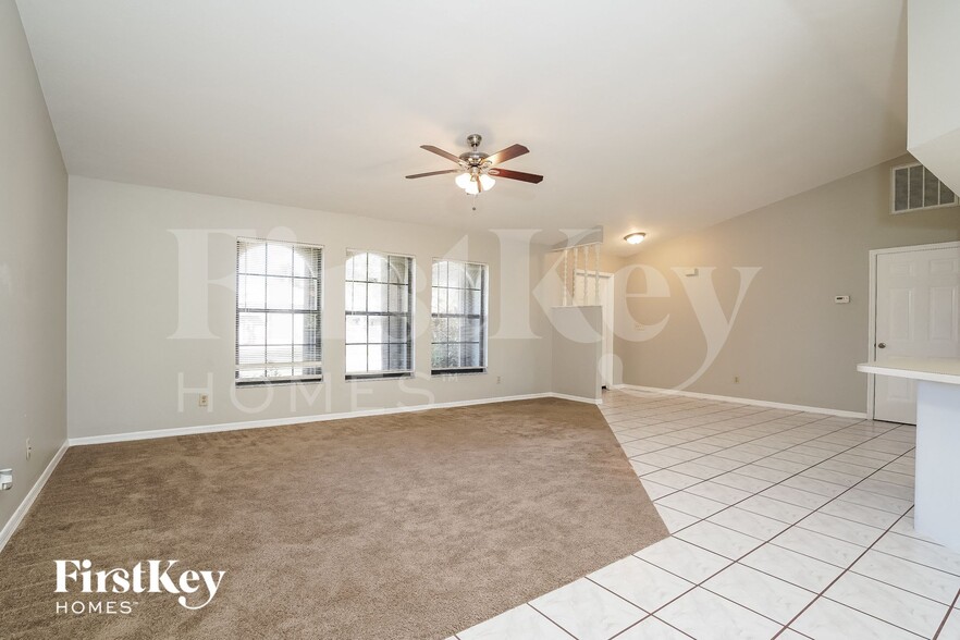 Building Photo - 3325 SW 6th Ave