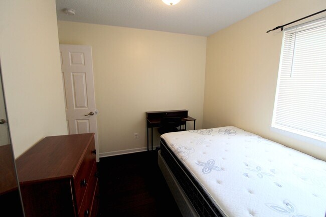 Building Photo - 1342 Hunters Rd