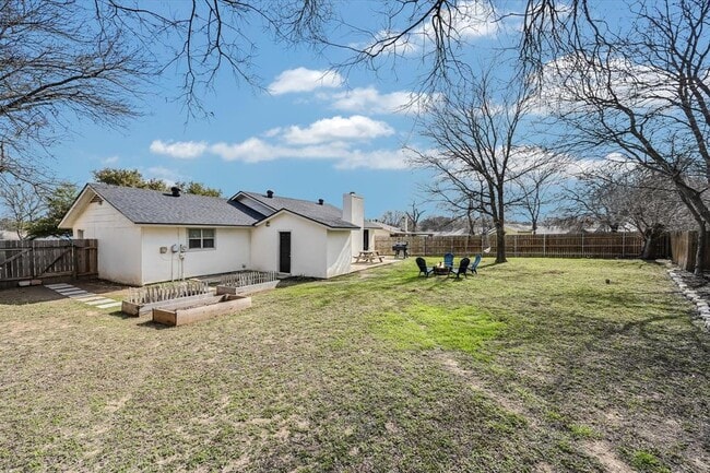 Building Photo - 10104 Oak Hollow Cir