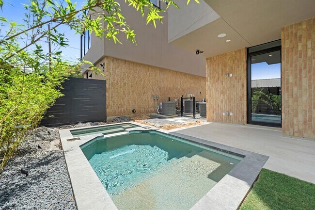 Building Photo - 1403 Barton Hills Dr