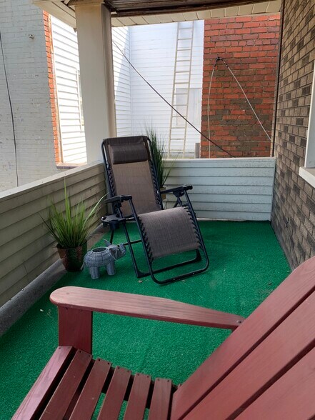 Building Photo - 4760 Broadview Rd