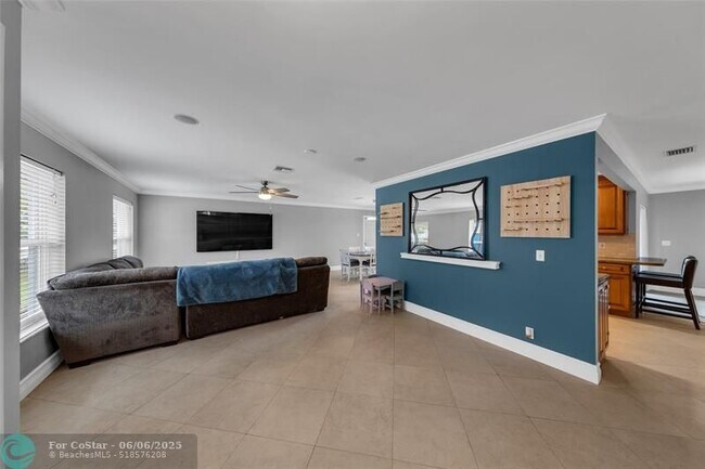 Building Photo - 1398 NW 14th Ct
