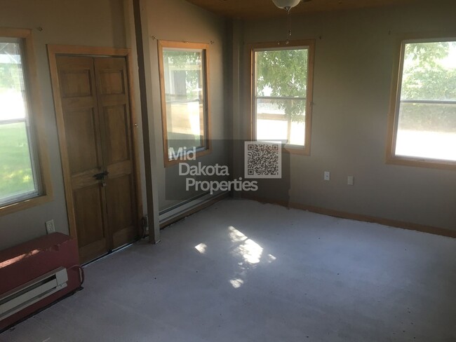 Building Photo - 517 N Duff-3 Bedroom House
