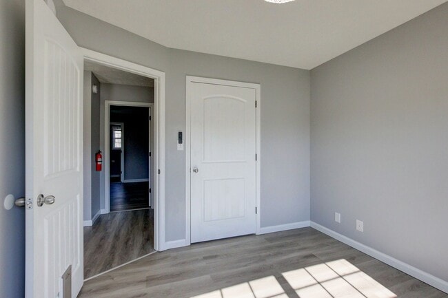 Building Photo - Sweet 3 bed 2 bath.  Cat friendly.