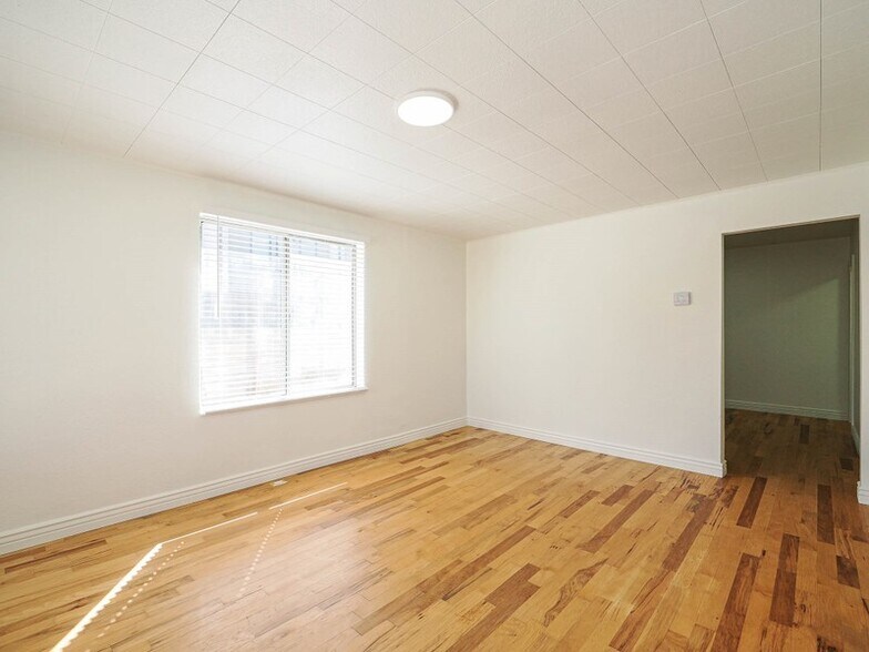 Building Photo - 843 Emeril Ave