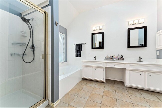 Building Photo - 21506 Willow Glade Dr