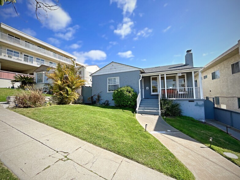 Building Photo - 526 Avenue A Ave