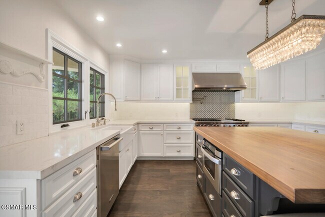 Building Photo - 2076 Hillsbury Rd