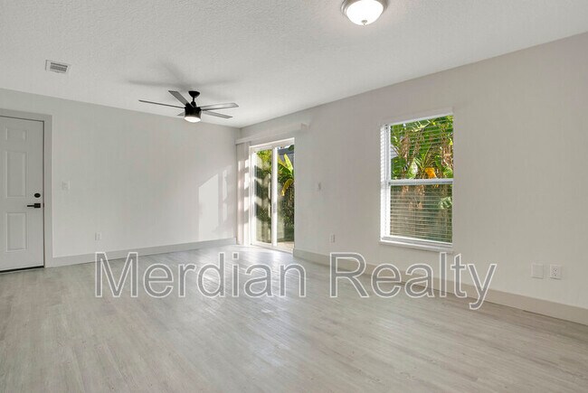 Building Photo - 1217 W 6th St