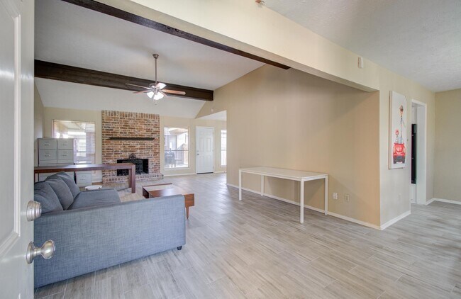 Building Photo - 2707 Planters St