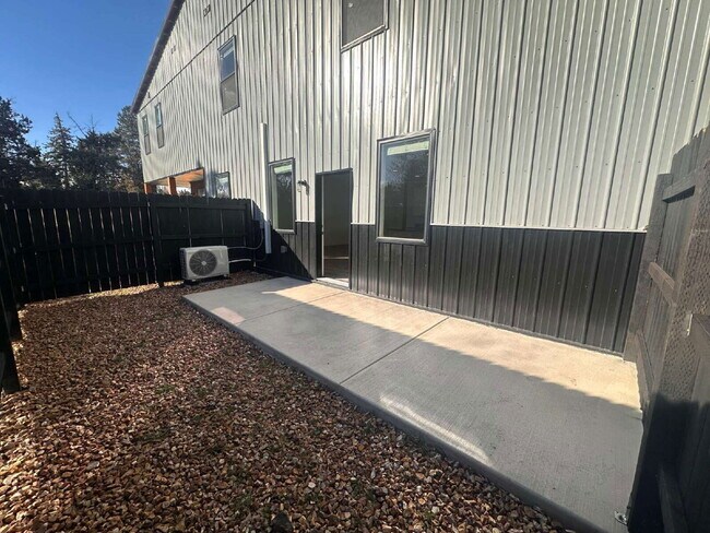 Building Photo - 20611 Independence Way