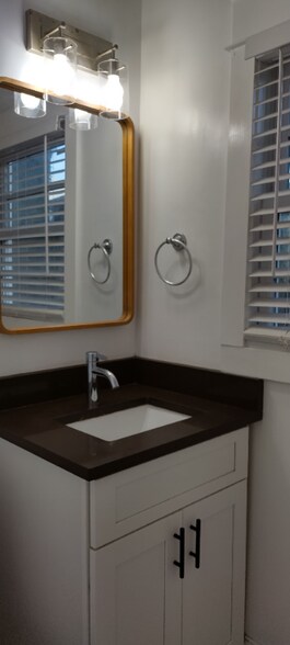 Building Photo - 260 St George St