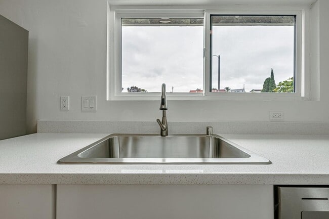 Building Photo - 6046 Reo Pl