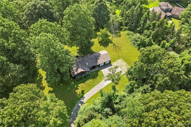 Building Photo - 20-A Apple Bee Farm Ln