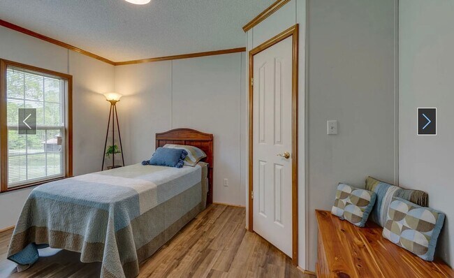 Building Photo - Fairview - 3 bedroom 2 baths - Private living