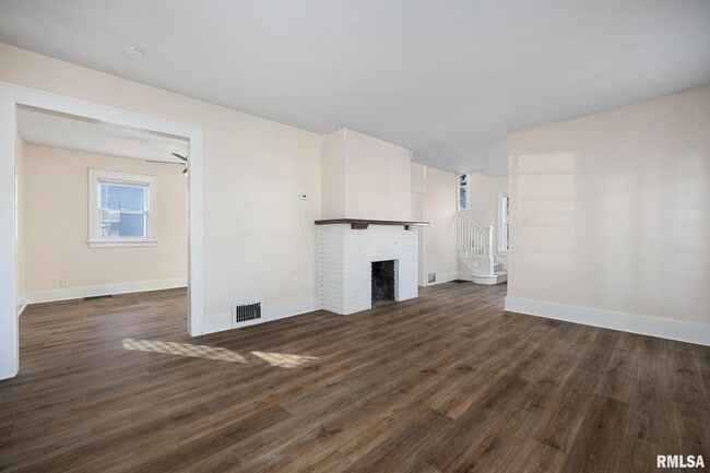 Building Photo - 400 E Virginia Ave