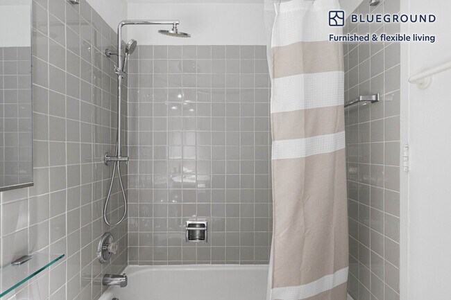 Building Photo - 860 N Dewitt Pl