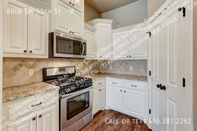 Building Photo - Two bedroom cottage in OKC!