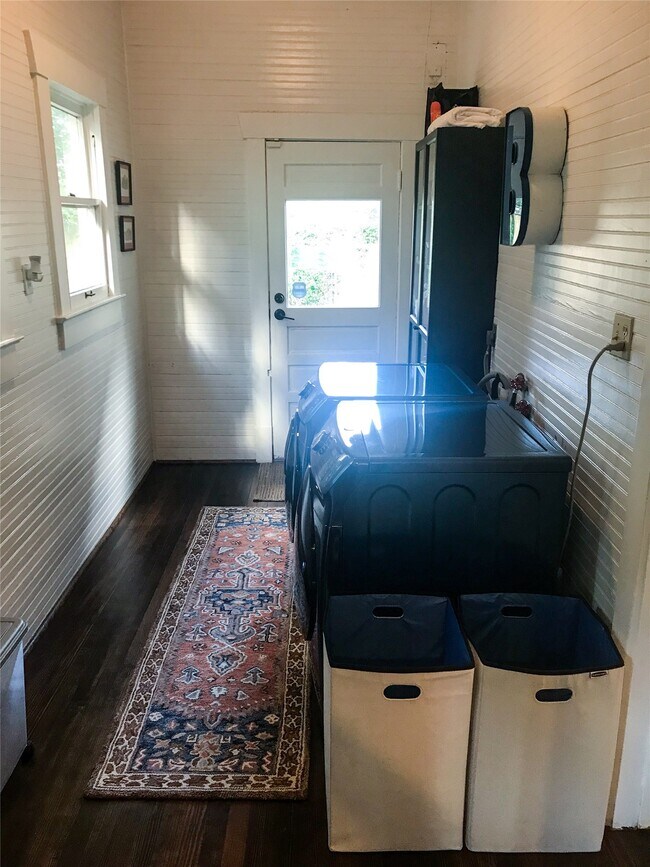 Building Photo - 210 Tabor St